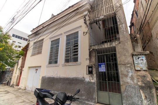Plaquinha de casa à venda com 6 quartos, 200m² em São Domingos, Niterói