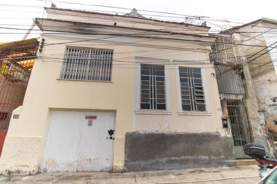 Fachada de casa à venda com 6 quartos, 200m² em São Domingos, Niterói