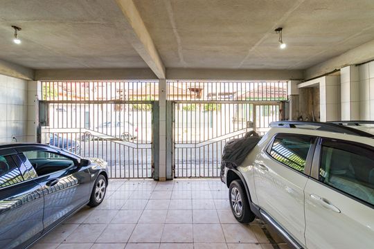 Garagem de casa à venda com 3 quartos, 142m² em Jardim Monte Kemel, São Paulo
