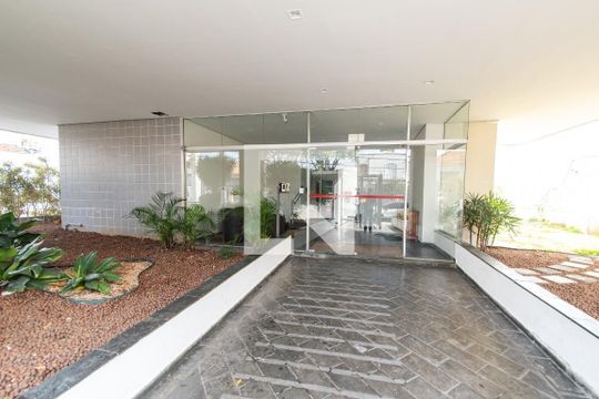 Entrada de apartamento à venda com 2 quartos, 70m² em Cambuci, São Paulo