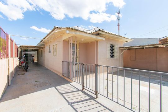 Casa à venda com 2 quartos, 210m² em Rio Branco, Canoas