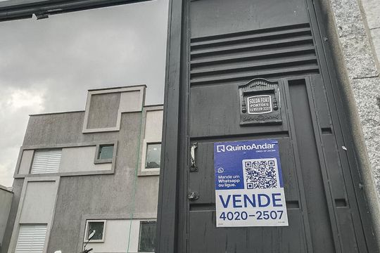 Plaquinha + Fachada de apartamento à venda com 2 quartos, 39m² em Vila Marieta, São Paulo