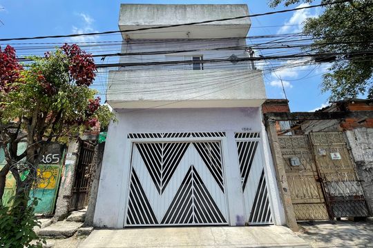 Fachada de casa à venda com 4 quartos, 75m² em Cidade Antônio Estêvão de Carvalho, São Paulo