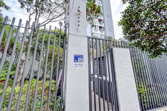 Fachada com Plaquinha de apartamento para alugar com 2 quartos, 68m² em Vila Carrão, São Paulo