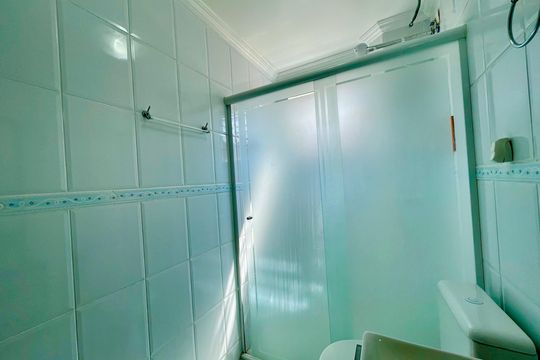 Banheiro de apartamento à venda com 2 quartos, 66m² em Jardim Iporanga, Guarulhos