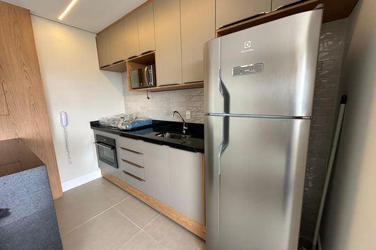 Cozinha de apartamento à venda com 1 quarto, 41m² em Empresarial 18 do Forte, Barueri