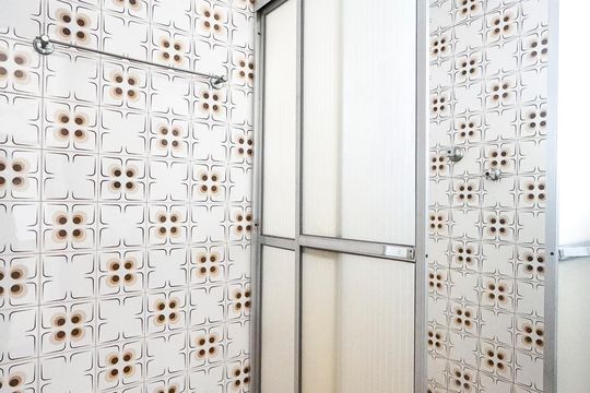 Banheiro  de casa de condomínio para alugar com 1 quarto, 65m² em Vila Carrão, São Paulo