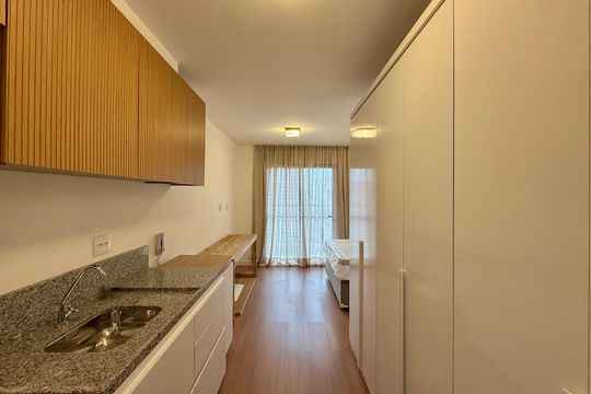 Cozinha de kitnet/studio para alugar com 0 quarto, 27m² em Jardim das Acacias, São Paulo