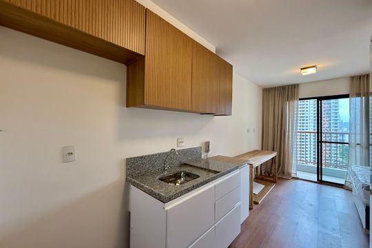 Cozinha de kitnet/studio para alugar com 0 quarto, 27m² em Jardim das Acacias, São Paulo