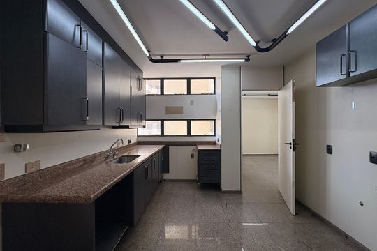 Cozinha de apartamento à venda com 3 quartos, 290m² em Vila Bastos, Santo André