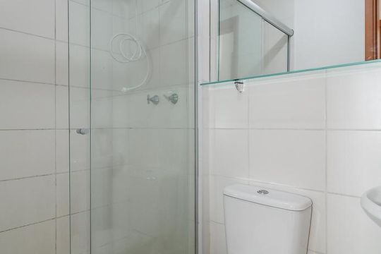 Banheiro de apartamento para alugar com 2 quartos, 44m² em Morro Santana, Porto Alegre