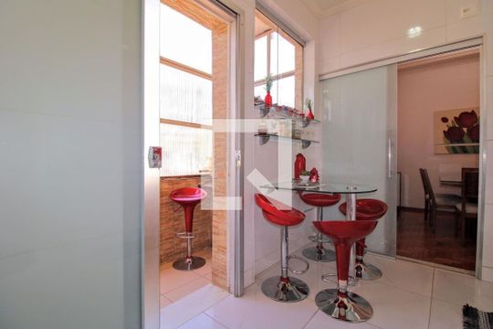 Apartamento à venda com 3 quartos, 110m² em Santa Efigênia, Belo Horizonte