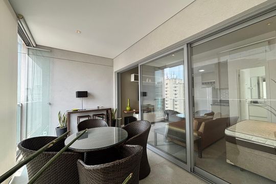 Varanda de kitnet/studio para alugar com 1 quarto, 45m² em Indianópolis, São Paulo