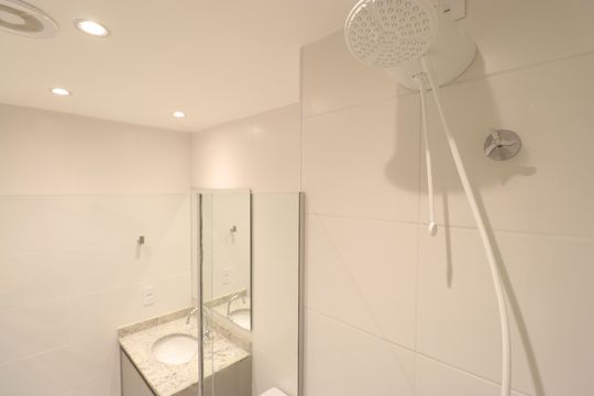Banheiro de apartamento à venda com 1 quarto, 24m² em Pompeia, São Paulo