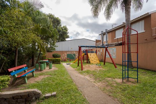 Área comum - Playground de casa de condomínio à venda com 3 quartos, 86m² em Jardim Itu, Porto Alegre