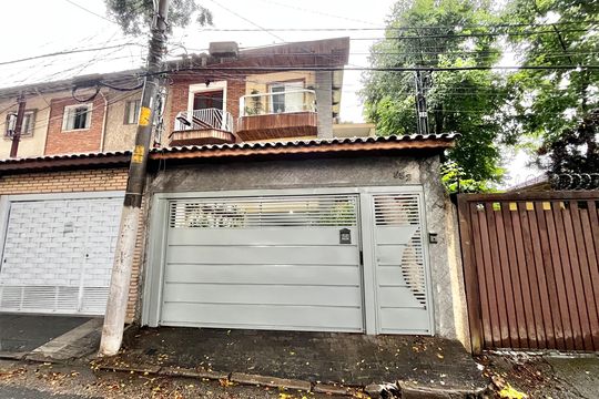 Fachada de casa à venda com 3 quartos, 200m² em Jardim Carlu, São Paulo