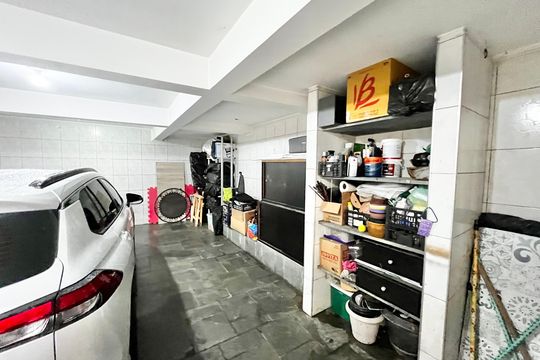 Garagem de casa à venda com 3 quartos, 200m² em Jardim Carlu, São Paulo