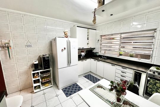 Cozinha de casa à venda com 3 quartos, 200m² em Jardim Carlu, São Paulo