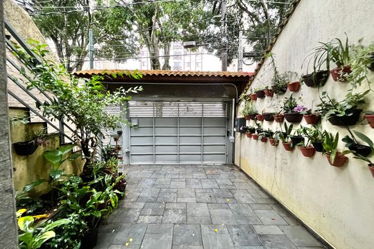 Garagem de casa à venda com 3 quartos, 200m² em Jardim Carlu, São Paulo
