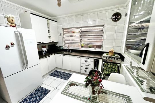 Cozinha de casa à venda com 3 quartos, 200m² em Jardim Carlu, São Paulo