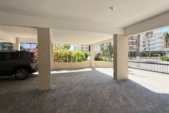 Garagem de apartamento para alugar com 2 quartos, 76m² em Jardim Belmar, Guarujá