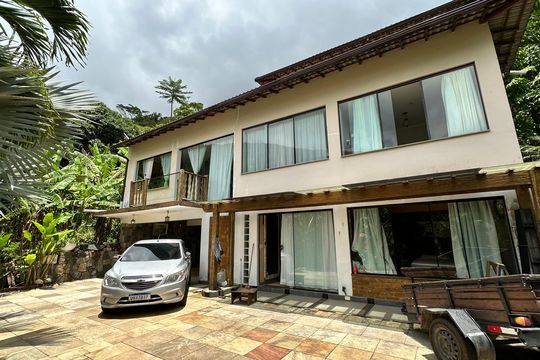 Fachada de casa à venda com 3 quartos, 120m² em Recreio dos Bandeirantes, Rio de Janeiro