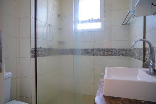 Banheiro de apartamento para alugar com 2 quartos, 60m² em Bom Jesus, Porto Alegre