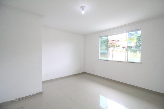 Sala de casa para alugar com 2 quartos, 100m² em Taquara, Rio de Janeiro