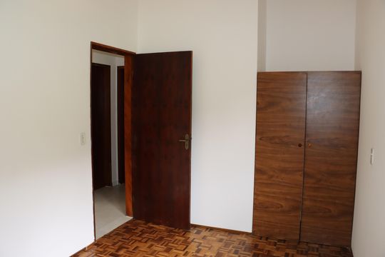 Casa de Condomínio para alugar com 4 quartos, 250m² em Vila Santo Antonio de Carapicuiba, Cotia