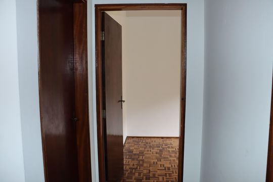Casa de Condomínio para alugar com 4 quartos, 250m² em Vila Santo Antonio de Carapicuiba, Cotia