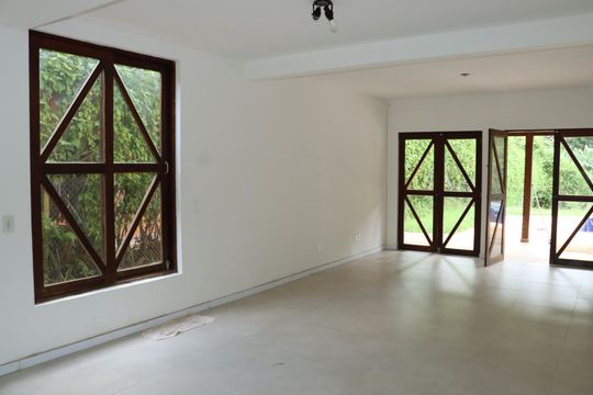 Casa de Condomínio para alugar com 4 quartos, 250m² em Vila Santo Antonio de Carapicuiba, Cotia