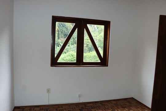 Casa de Condomínio para alugar com 4 quartos, 250m² em Vila Santo Antonio de Carapicuiba, Cotia