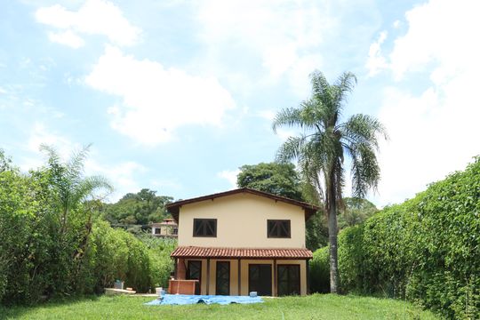 Casa de Condomínio para alugar com 4 quartos, 250m² em Vila Santo Antonio de Carapicuiba, Cotia