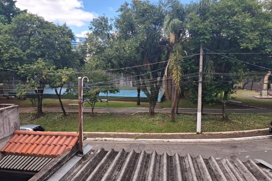 Vista para rua de casa à venda com 3 quartos, 200m² em Vila Guarani, São Paulo