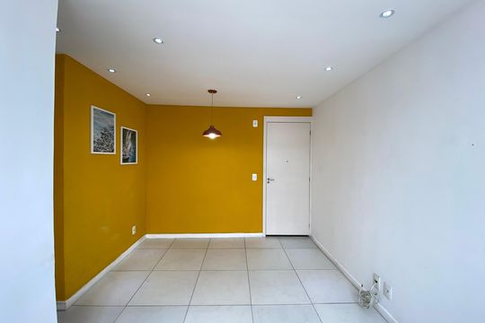 Sala de apartamento à venda com 2 quartos, 55m² em Tomás Coelho, Rio de Janeiro