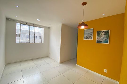 Sala  de apartamento à venda com 2 quartos, 55m² em Tomás Coelho, Rio de Janeiro
