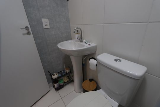 Banheiro de apartamento para alugar com 2 quartos, 37m² em Vila Virginia, São Paulo