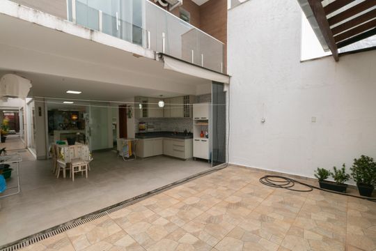 Casa à venda com 3 quartos, 180m² em Vila Cloris, Belo Horizonte