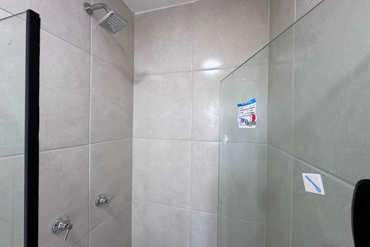 Banheiro de apartamento para alugar com 2 quartos, 48m² em Recreio dos Bandeirantes, Rio de Janeiro