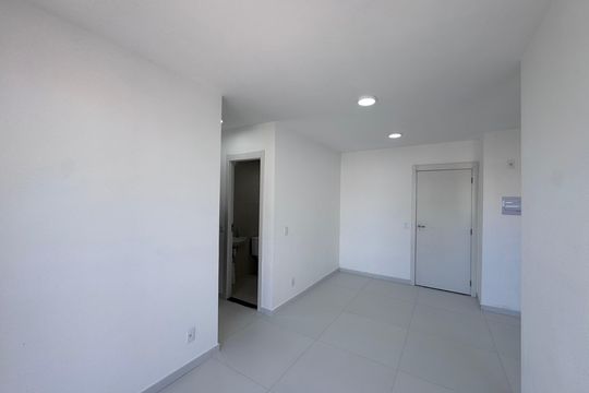Sala de apartamento para alugar com 2 quartos, 48m² em Recreio dos Bandeirantes, Rio de Janeiro
