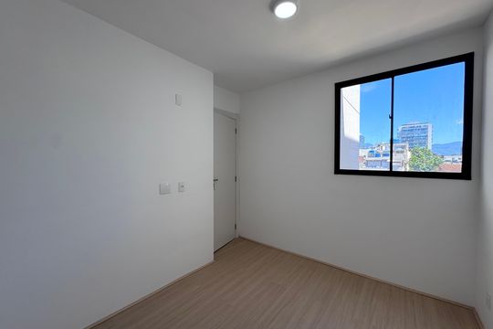 Quarto 1 de apartamento para alugar com 2 quartos, 48m² em Recreio dos Bandeirantes, Rio de Janeiro