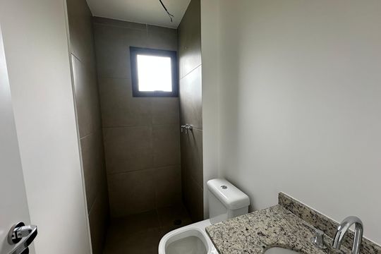 Banheiro da Suíte 2 de apartamento à venda com 3 quartos, 94m² em Alphaville Empresarial, Barueri