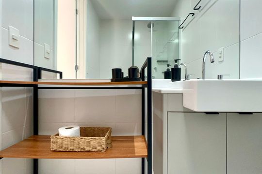 Banheiro de kitnet/studio para alugar com 1 quarto, 23m² em Perdizes, São Paulo