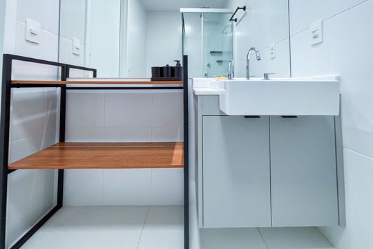 Banheiro social de kitnet/studio à venda com 1 quarto, 23m² em Perdizes, São Paulo