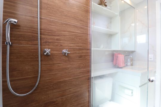Banheiro de apartamento à venda com 2 quartos, 51m² em Água Branca, São Paulo