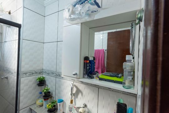 Banheiro de apartamento à venda com 2 quartos, 57m² em Parque Residencial Vila União, Campinas