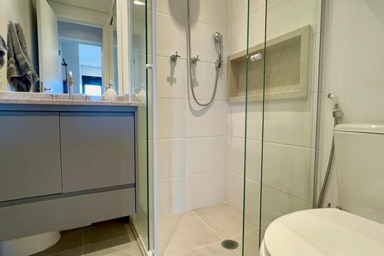 Banheiro de apartamento à venda com 2 quartos, 57m² em Pinheiros, São Paulo