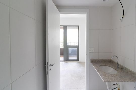 Banheiro de kitnet/studio para alugar com 1 quarto, 25m² em Cidade Monções, São Paulo