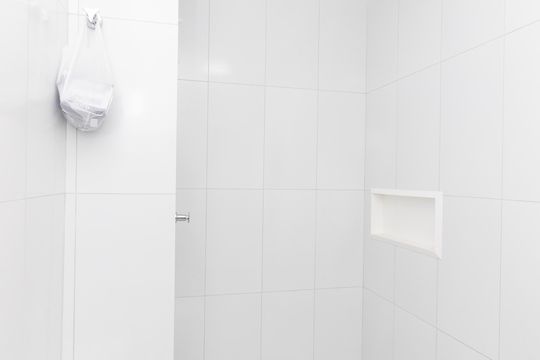 Banheiro Social de apartamento para alugar com 2 quartos, 44m² em Vila Valqueire, Rio de Janeiro