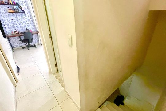 Corredor escada de casa à venda com 3 quartos, 110m² em Vila Zamataro, Guarulhos